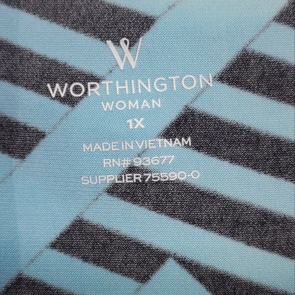 Worthington Women's Blouse Pleated Neckline Short Slv Stripes/Abstract Size 1X - Picture 2 of 5